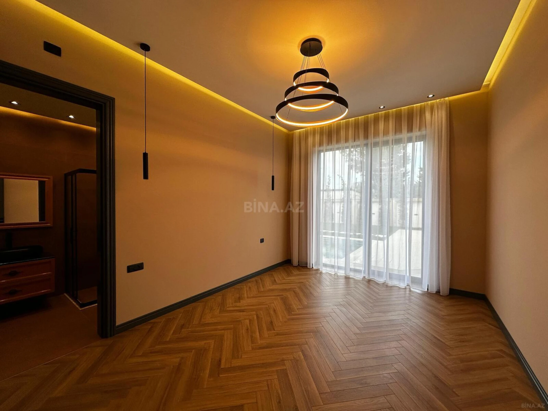 Satılır 5 otaqlı həyət evi 250 m²