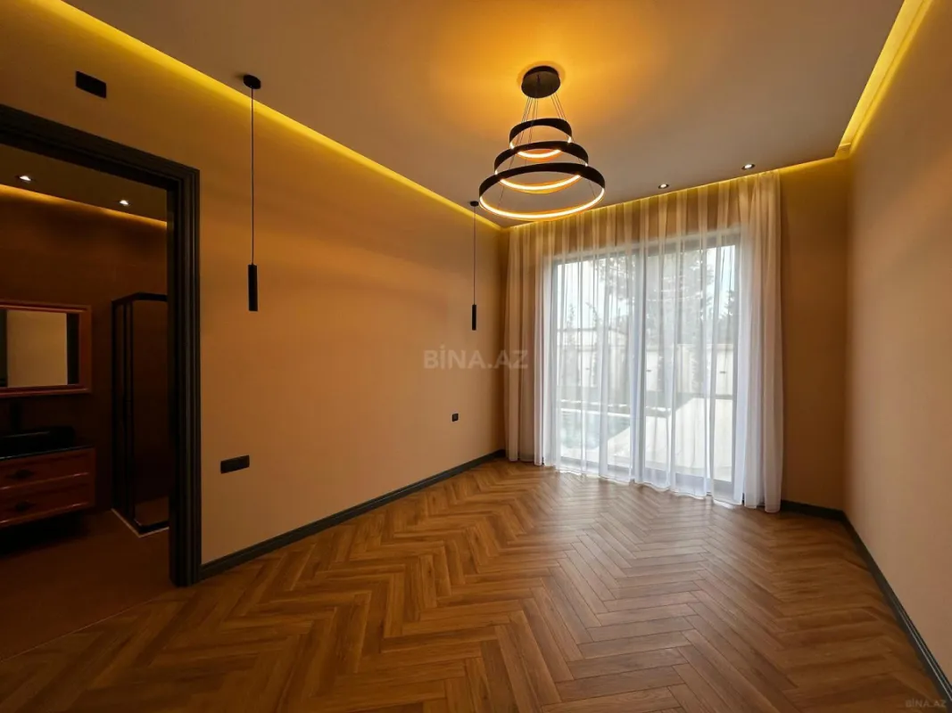 Satılır 5 otaqlı həyət evi 250 m²