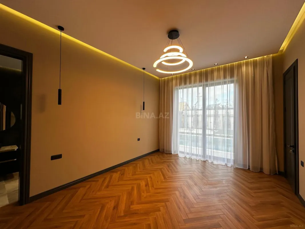 Satılır 5 otaqlı həyət evi 250 m²