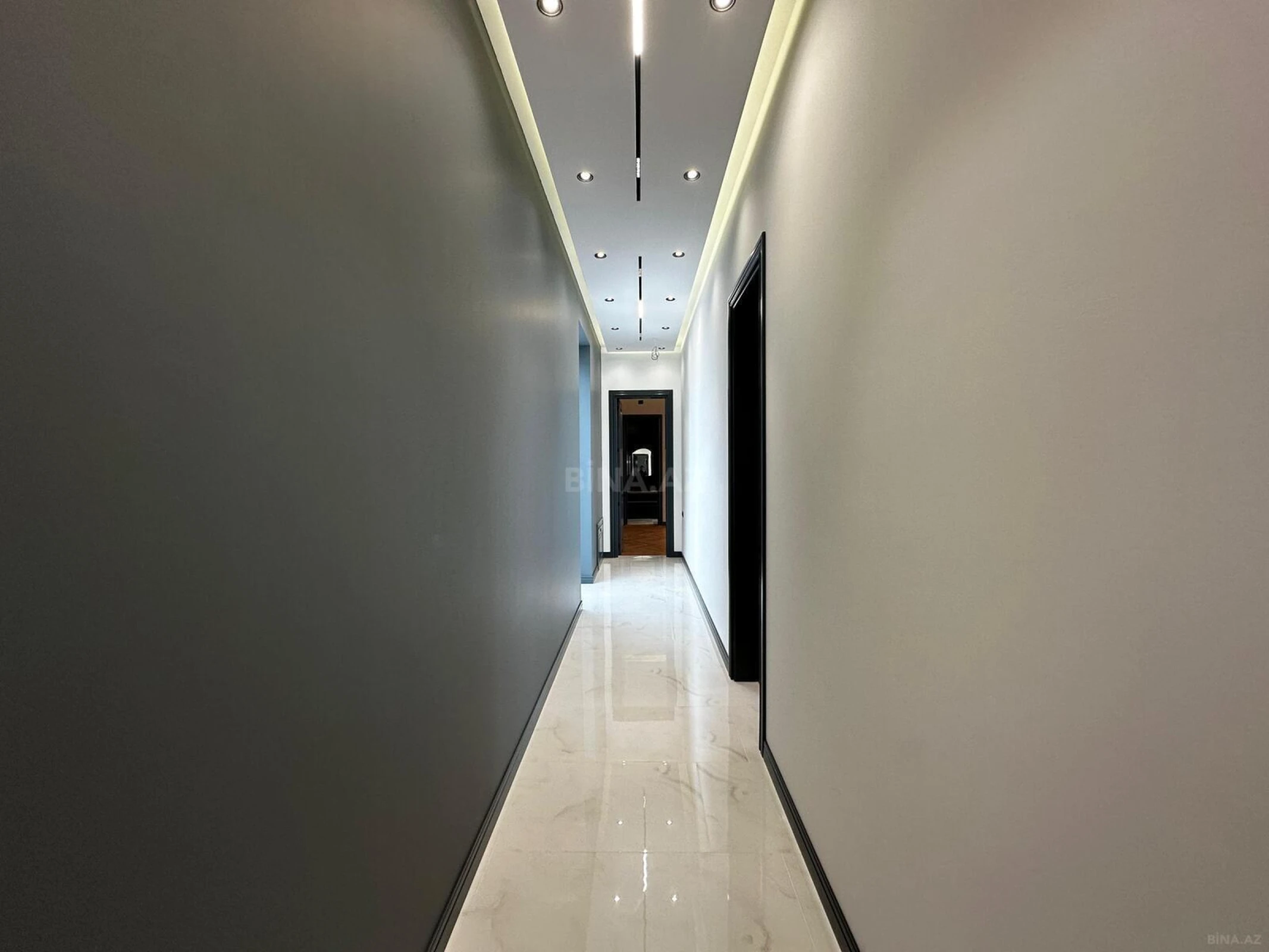 Satılır 5 otaqlı həyət evi 250 m²