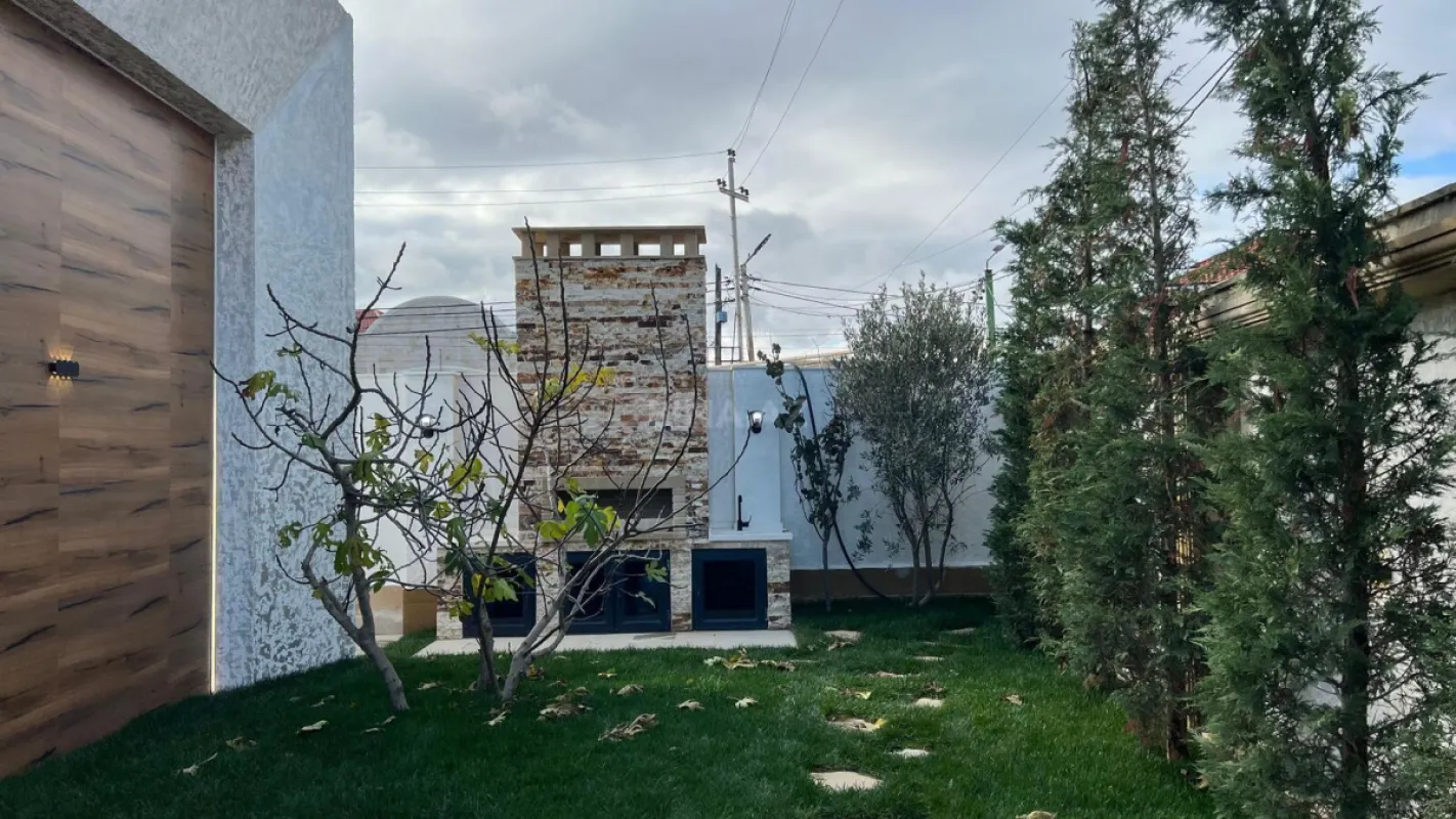 Satılır 5 otaqlı həyət evi 250 m²