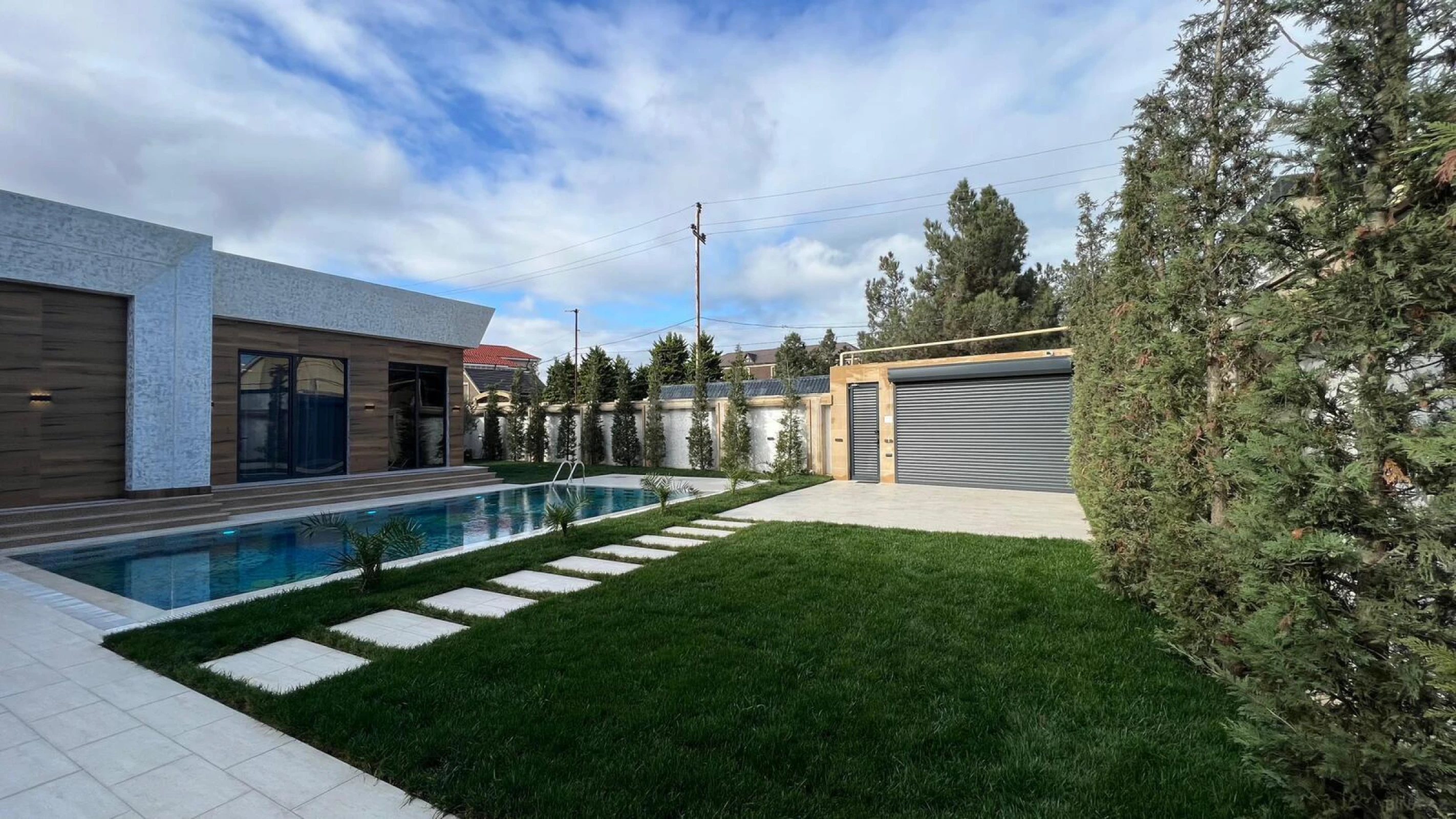 Satılır 5 otaqlı həyət evi 250 m²