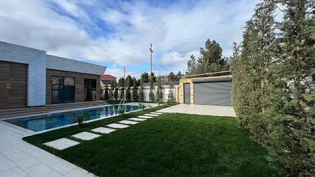 Satılır 5 otaqlı həyət evi 250 m²