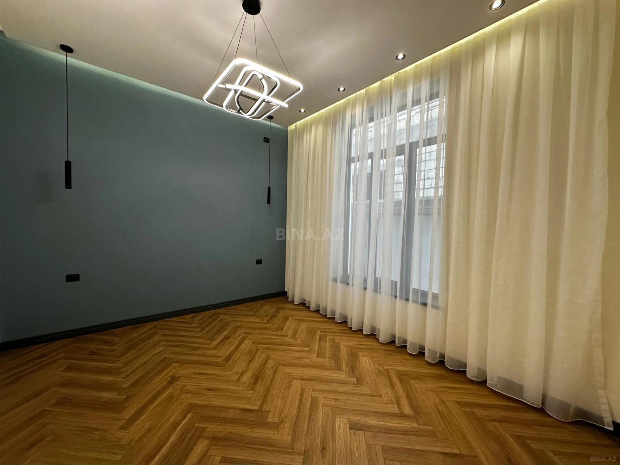 Satılır 5 otaqlı həyət evi 250 m²