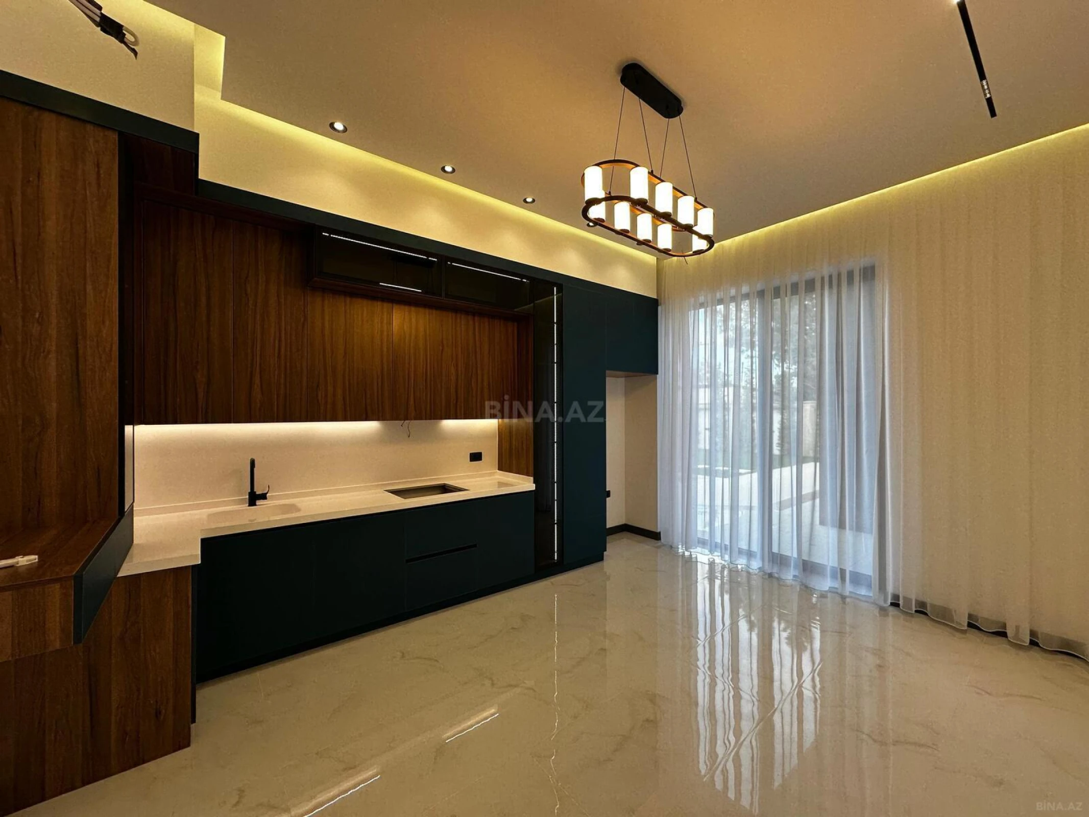 Satılır 5 otaqlı həyət evi 250 m²