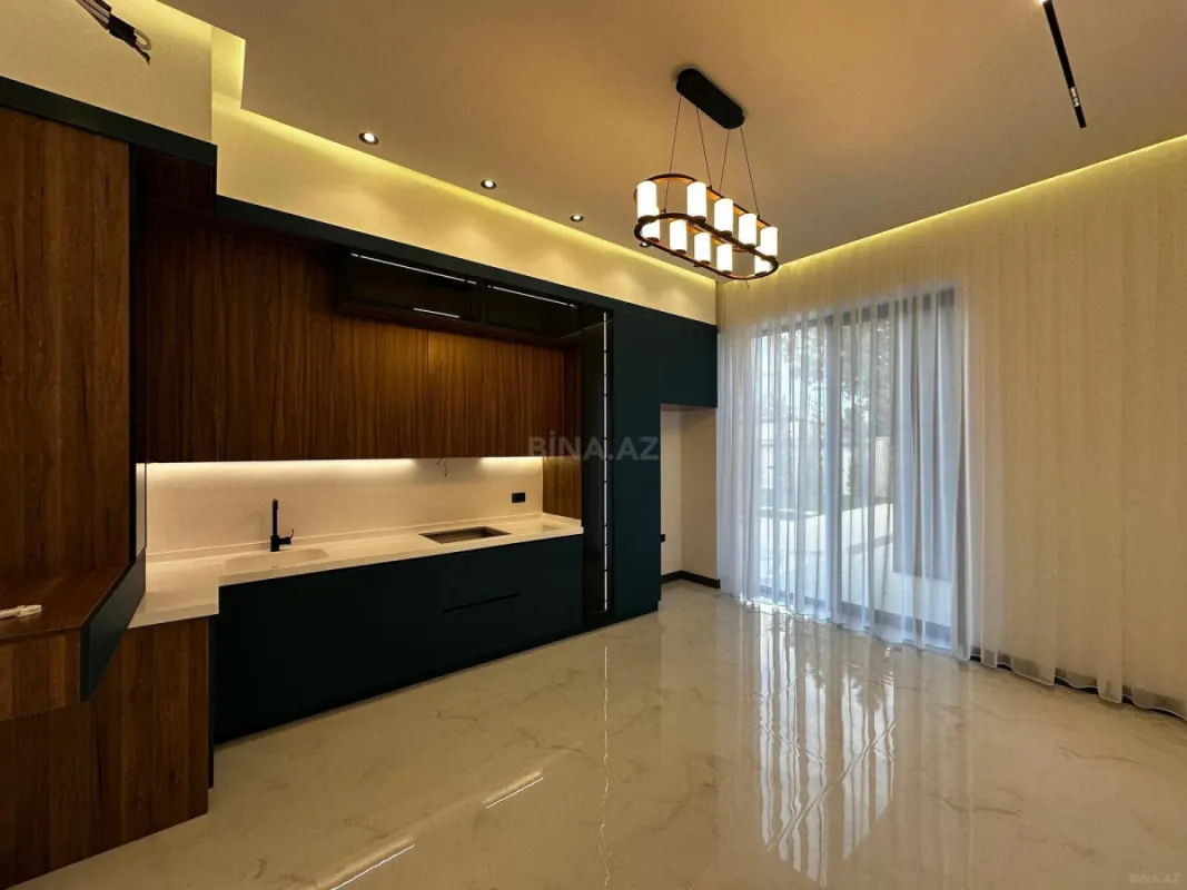 Satılır 5 otaqlı həyət evi 250 m²