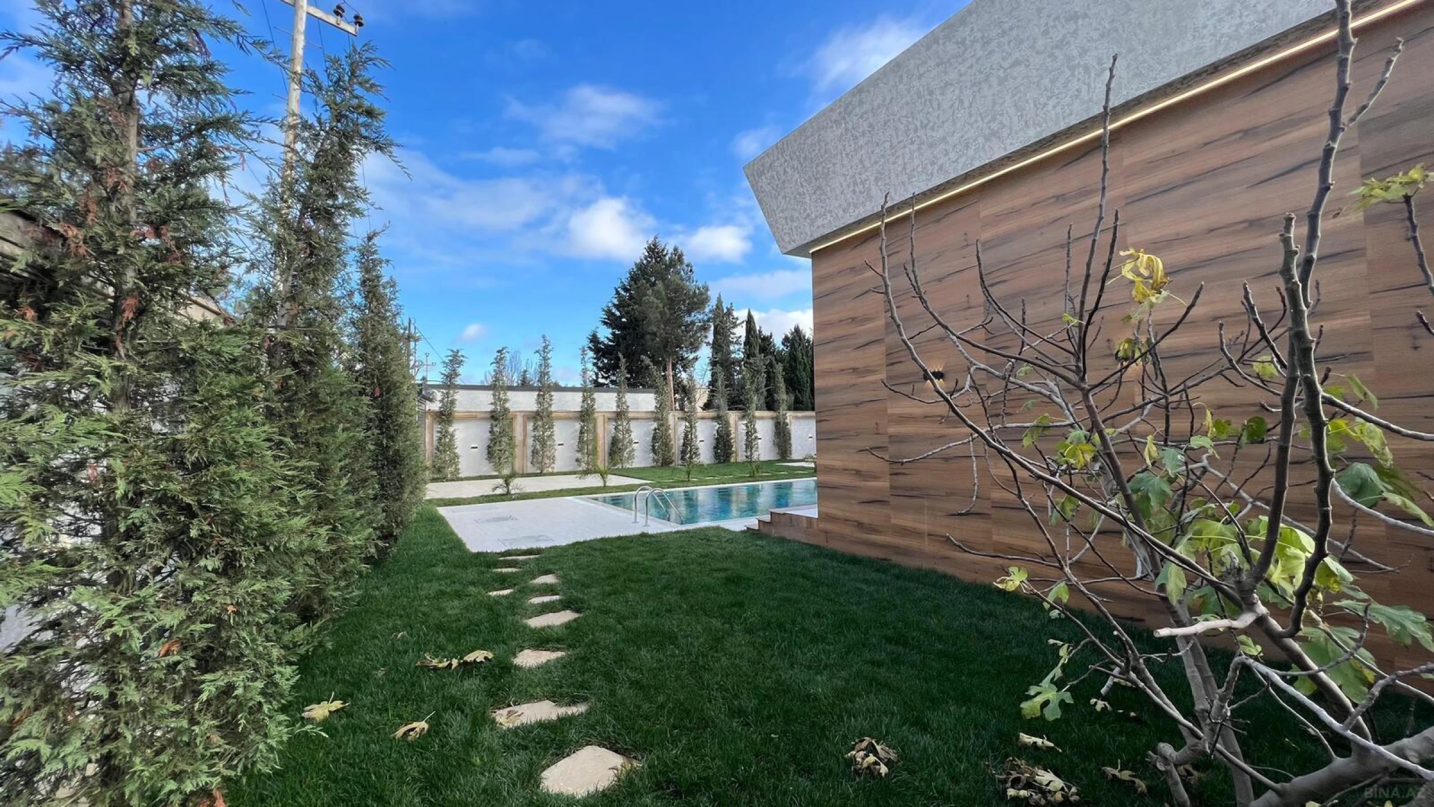 Satılır 5 otaqlı həyət evi 250 m²