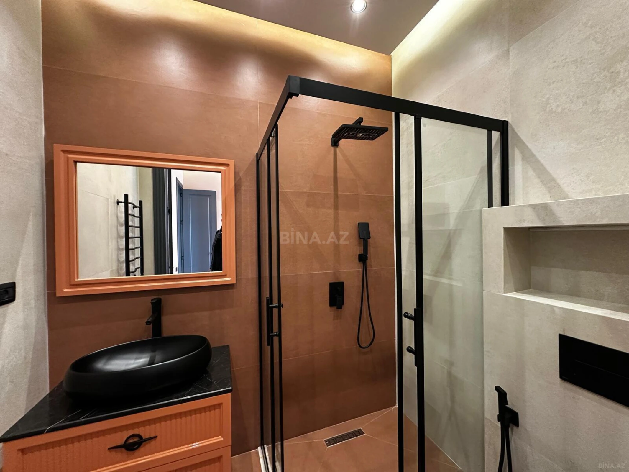 Satılır 5 otaqlı həyət evi 250 m²