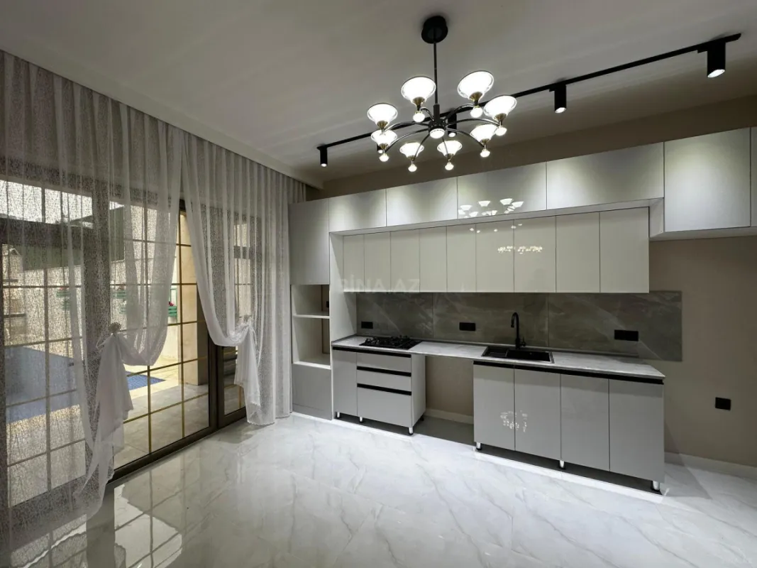 Satılır 4 otaqlı həyət evi 200 m²