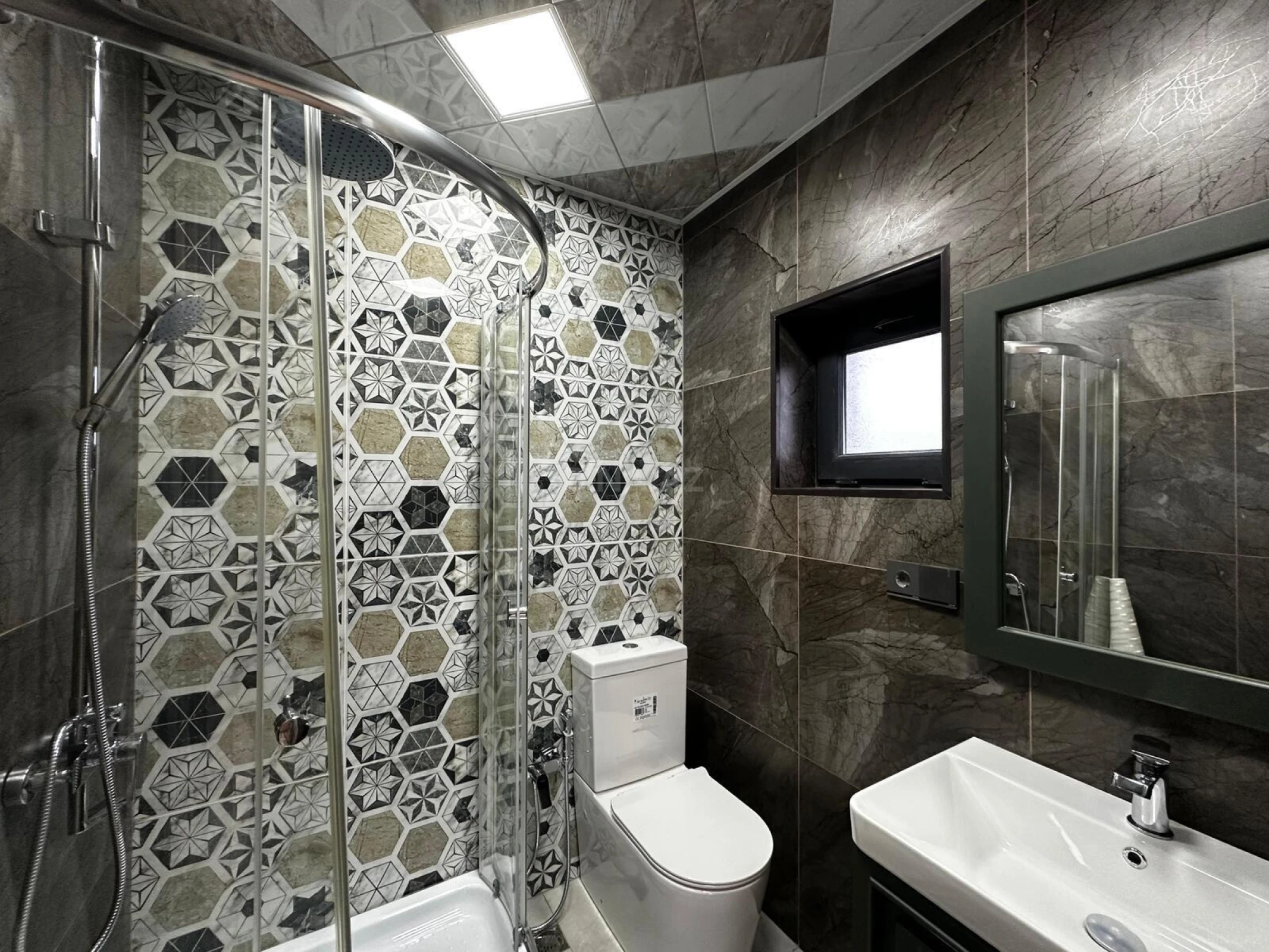 Satılır 6 otaqlı həyət evi 250 m²