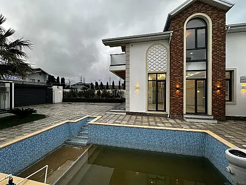 Satılır 6 otaqlı həyət evi 250 m²