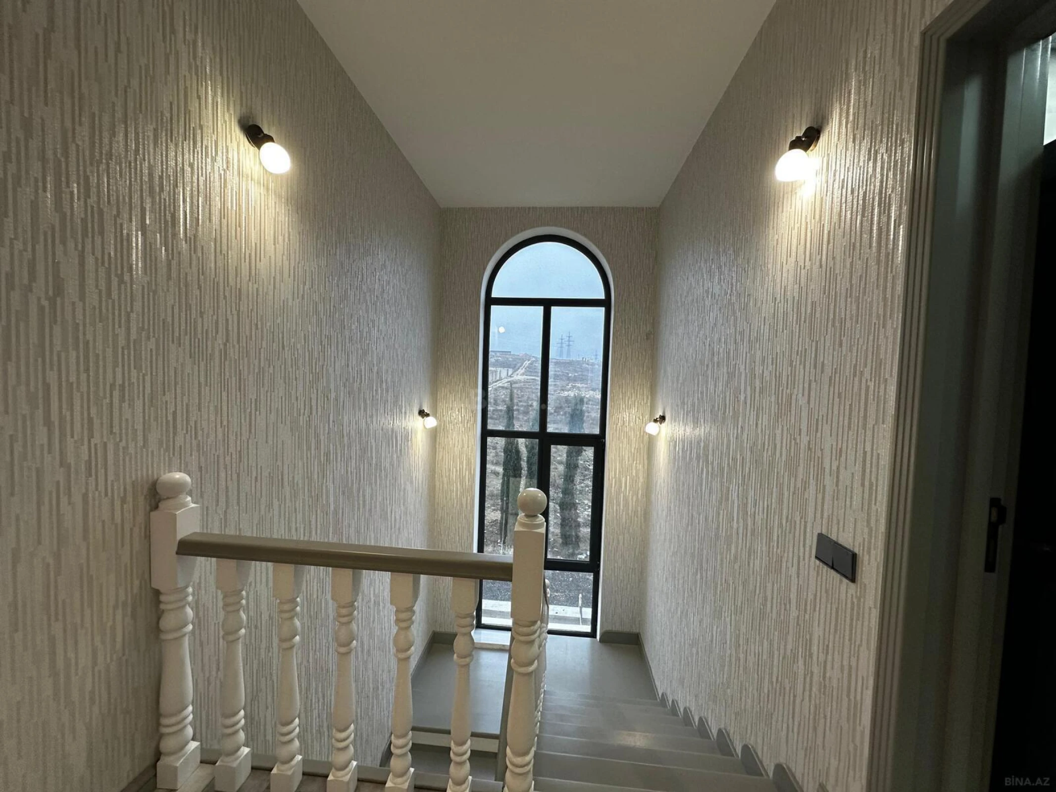 Satılır 6 otaqlı həyət evi 250 m²