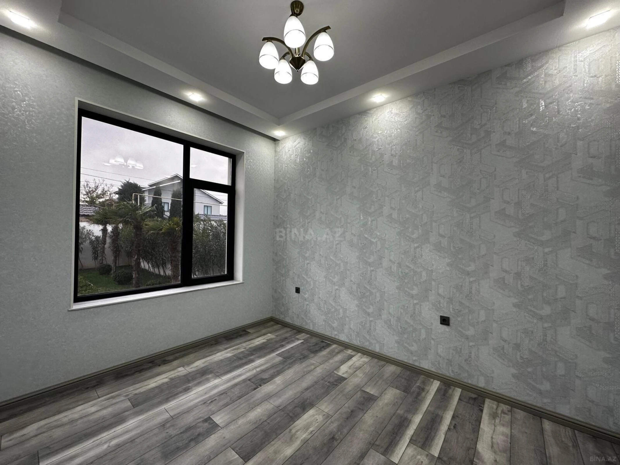 Satılır 6 otaqlı həyət evi 250 m²