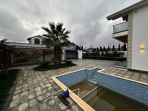 Satılır 6 otaqlı həyət evi 250 m²