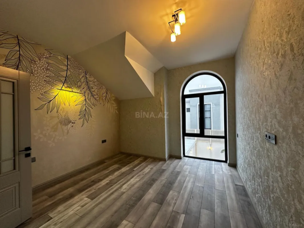 Satılır 6 otaqlı həyət evi 250 m²
