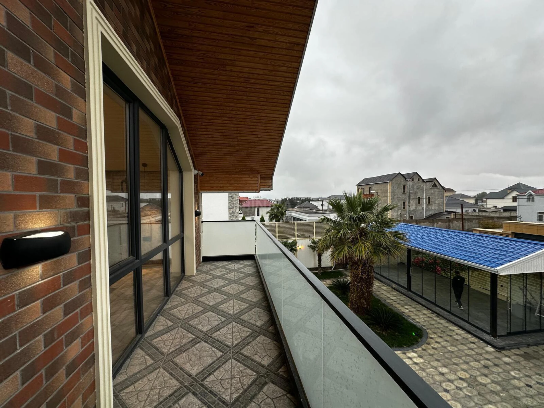 Satılır 6 otaqlı həyət evi 250 m²