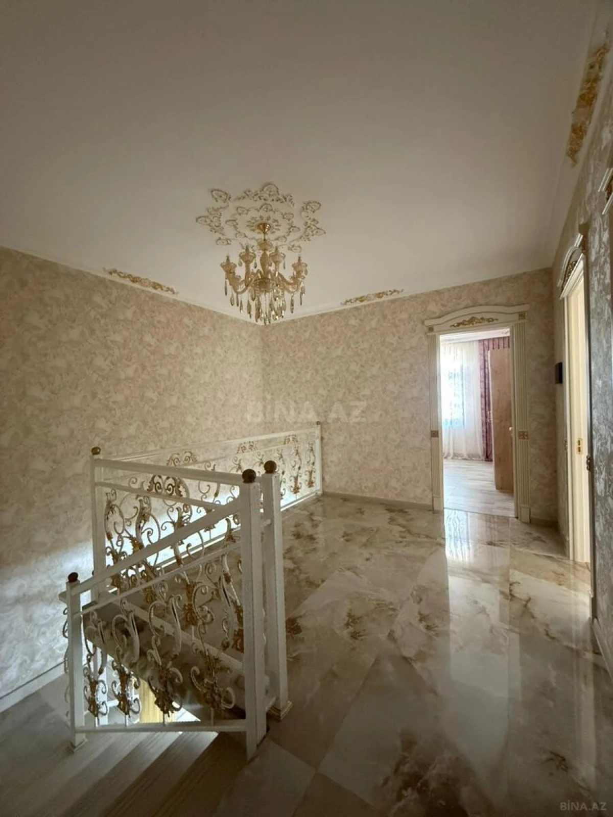 Satılır 5 otaqlı həyət evi 208 m²