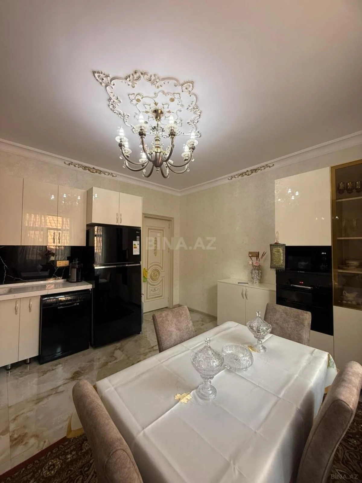 Satılır 5 otaqlı həyət evi 208 m²