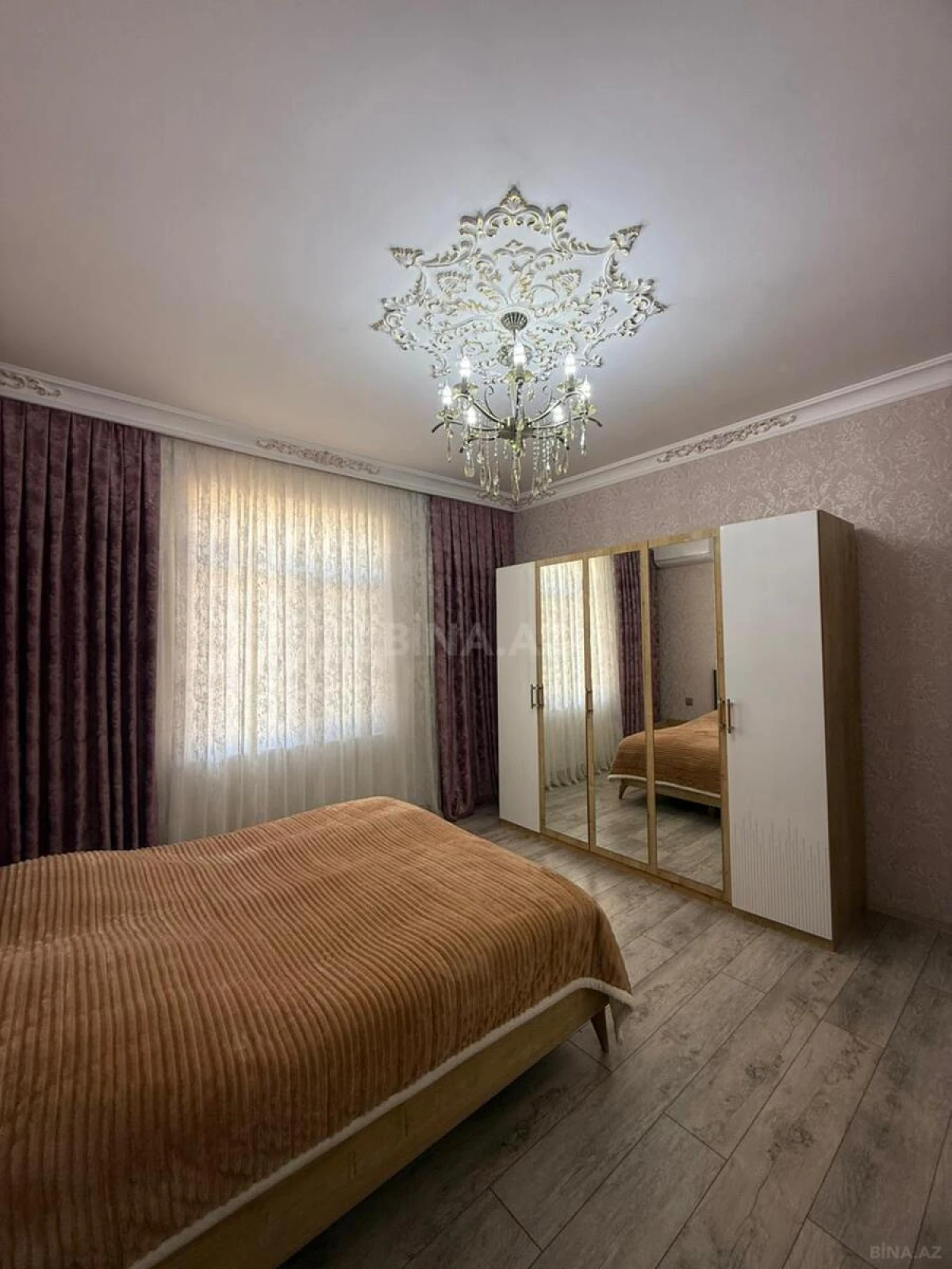 Satılır 5 otaqlı həyət evi 208 m²