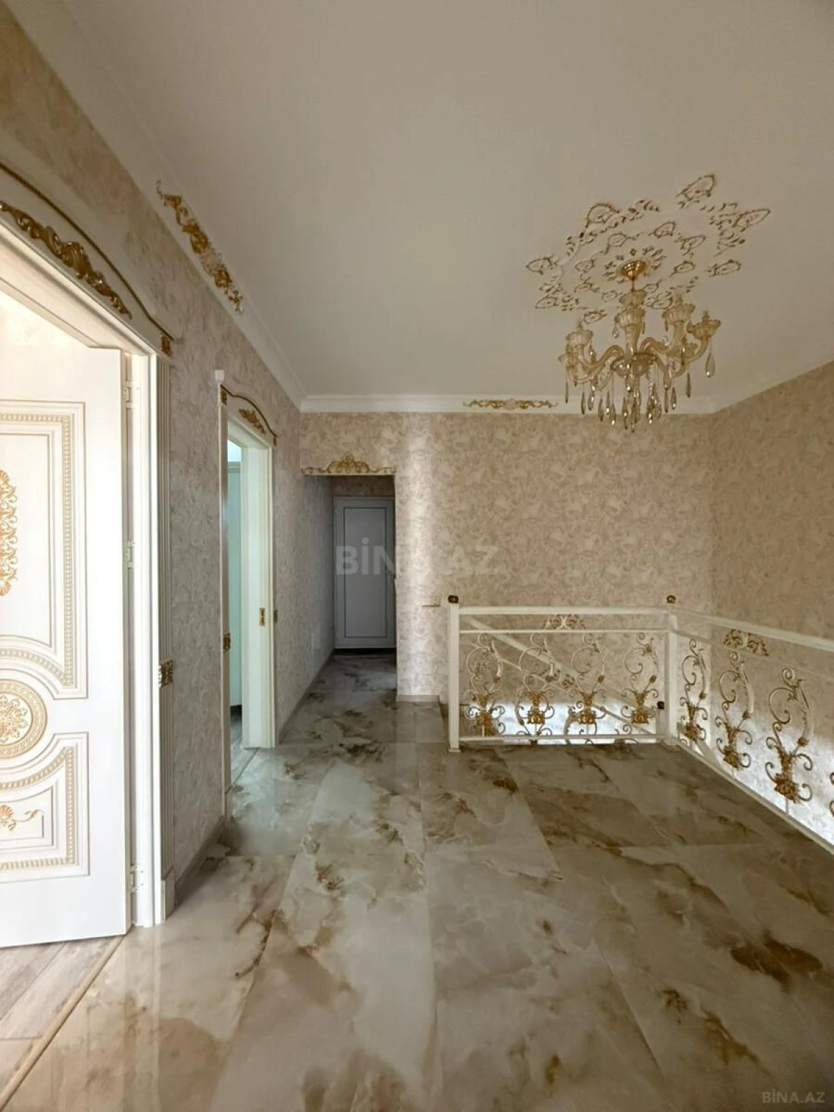 Satılır 5 otaqlı həyət evi 208 m²