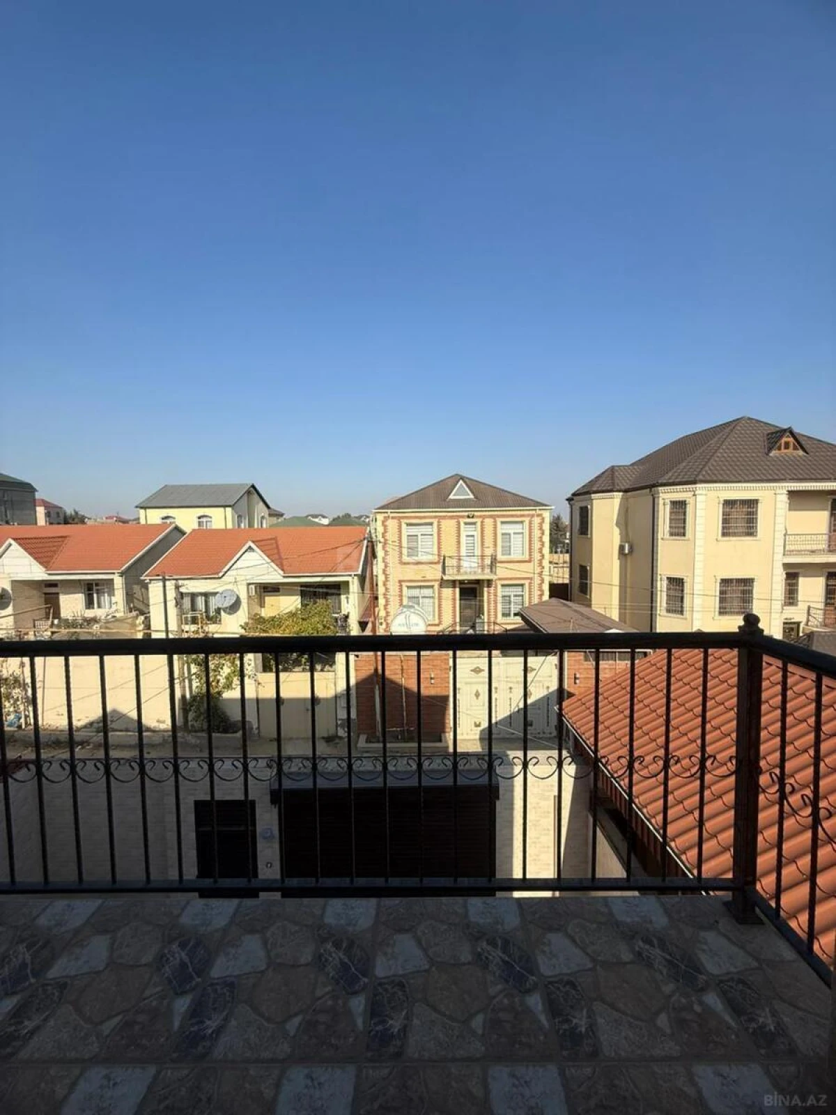 Satılır 5 otaqlı həyət evi 208 m²