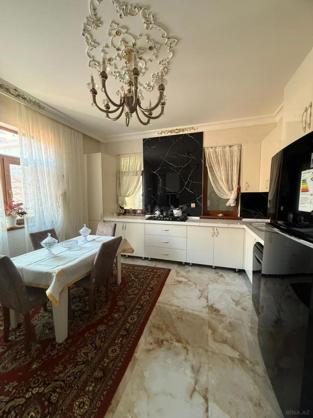 Satılır 5 otaqlı həyət evi 208 m²