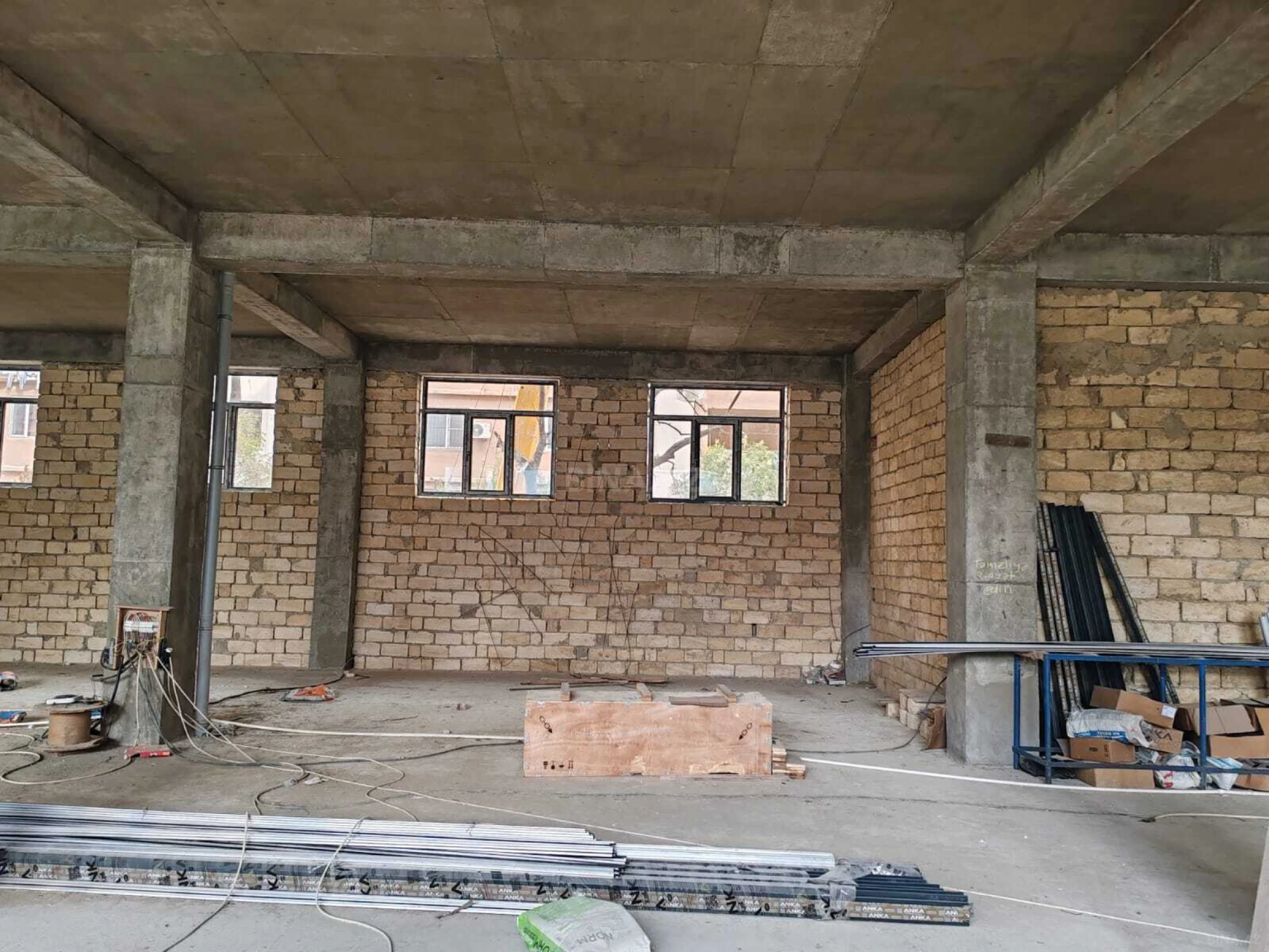 Satılır obyekt 165 m²