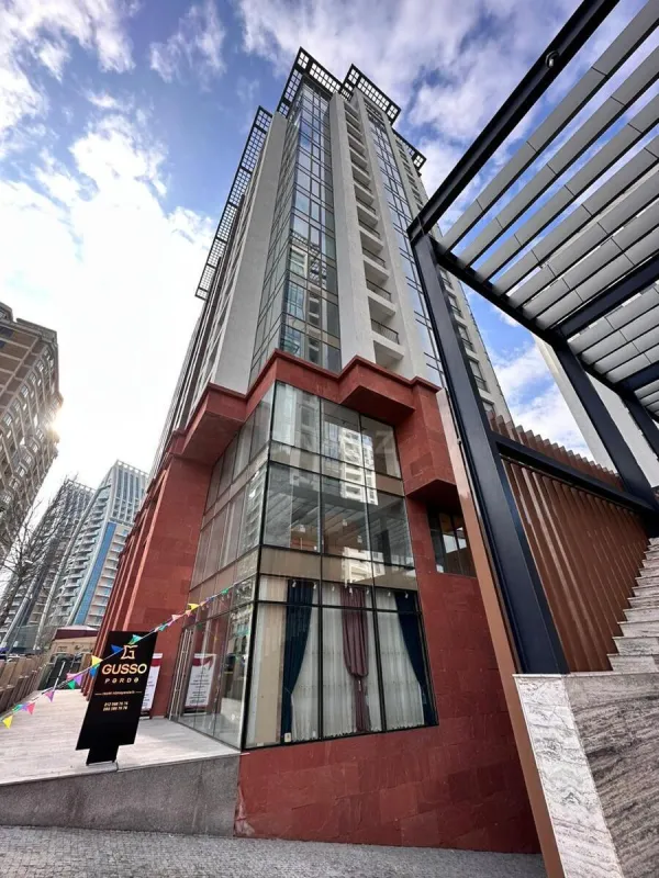 Satılır 3 otaqlı mənzil 112 m²