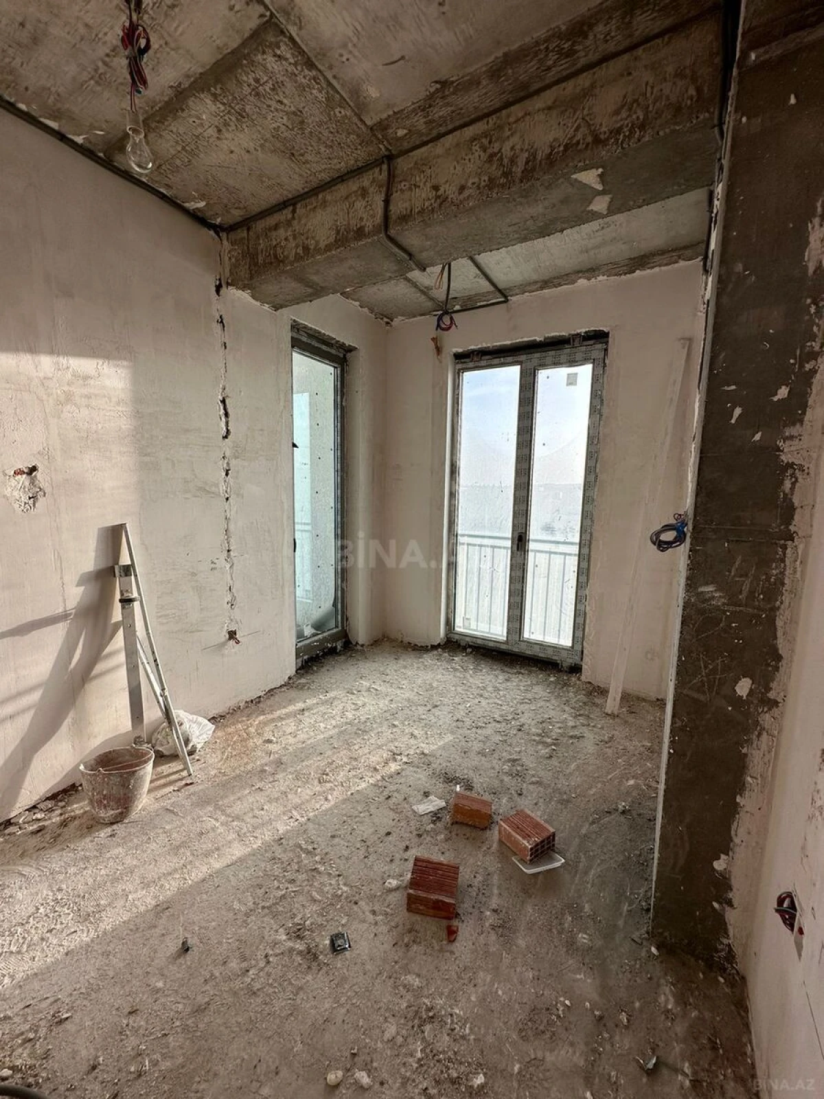 Satılır 3 otaqlı mənzil 112 m²
