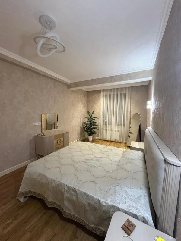 Kirayə verilir 2 otaqlı mənzil 85 m²