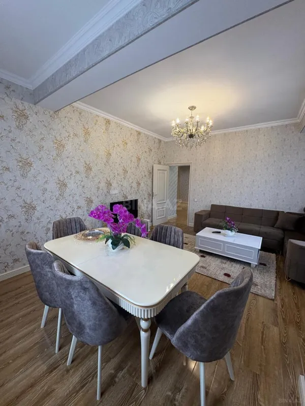 Kirayə verilir 2 otaqlı mənzil 85 m²