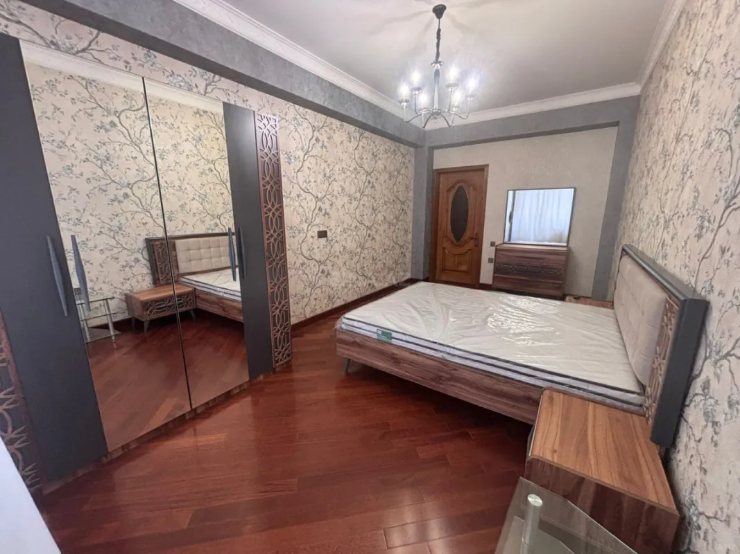 Satılır 3 otaqlı mənzil 114 m²