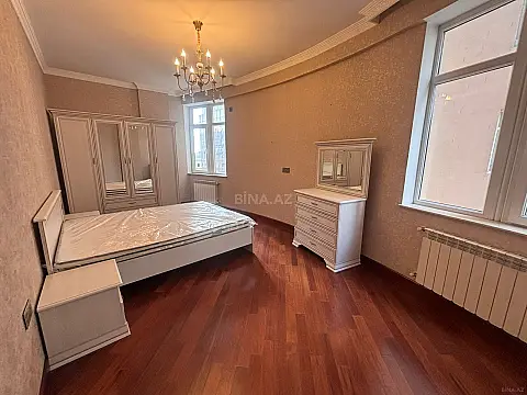 Satılır 3 otaqlı mənzil 114 m²