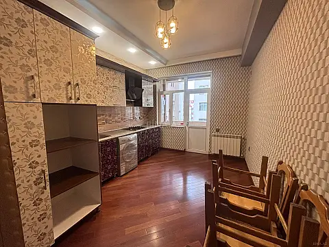 Satılır 3 otaqlı mənzil 114 m²