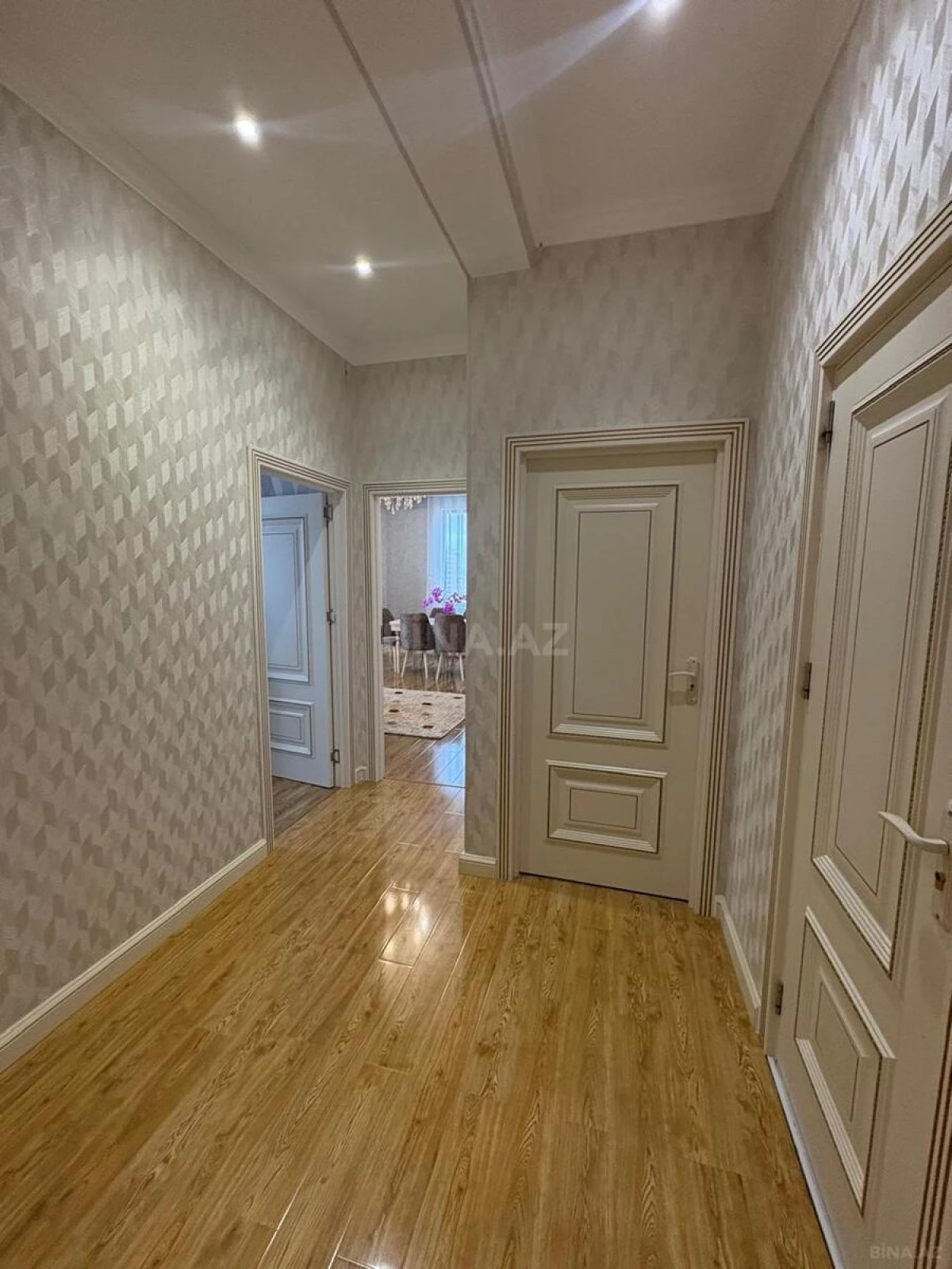 Kirayə verilir 2 otaqlı mənzil 95 m²