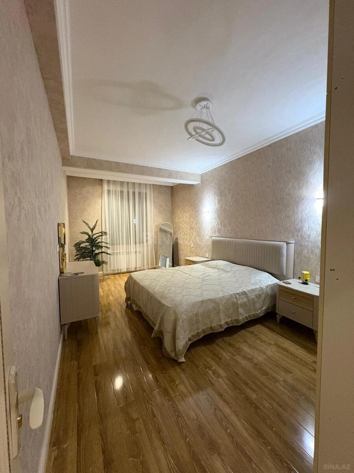 Kirayə verilir 2 otaqlı mənzil 95 m²