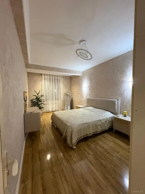 Kirayə verilir 2 otaqlı mənzil 95 m²