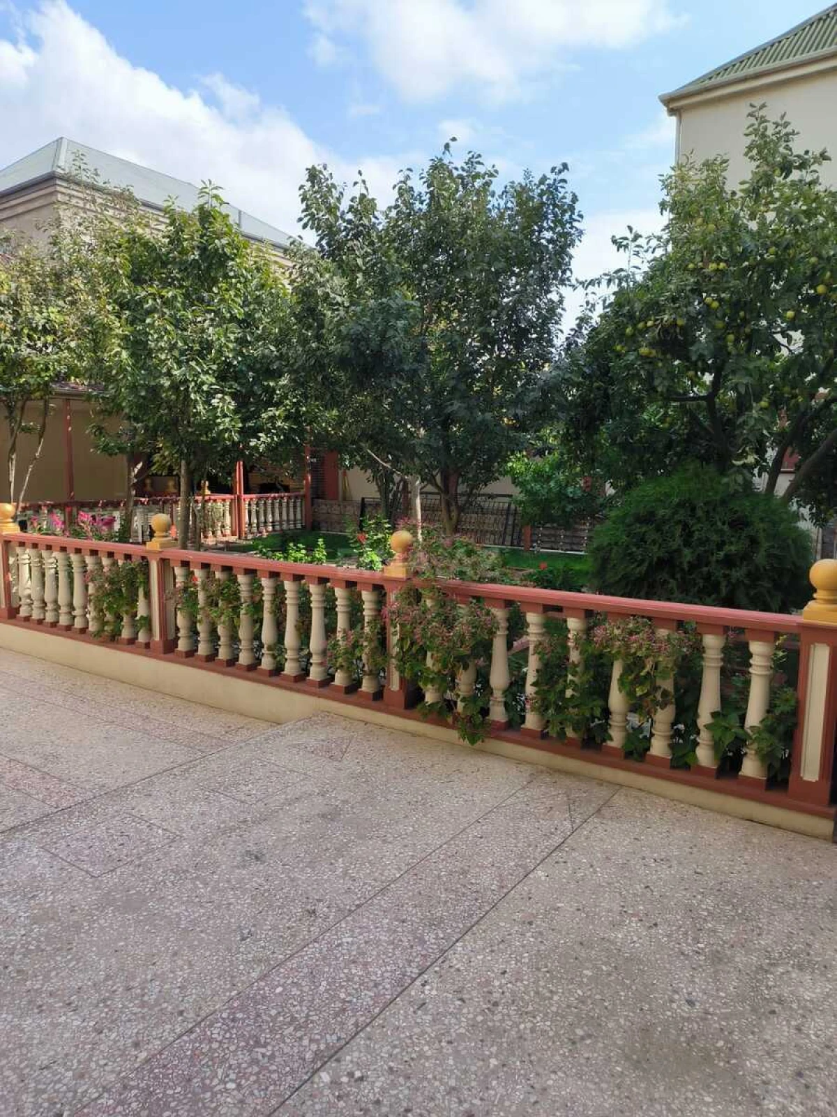 Satılır 6 otaqlı həyət evi 385 m²
