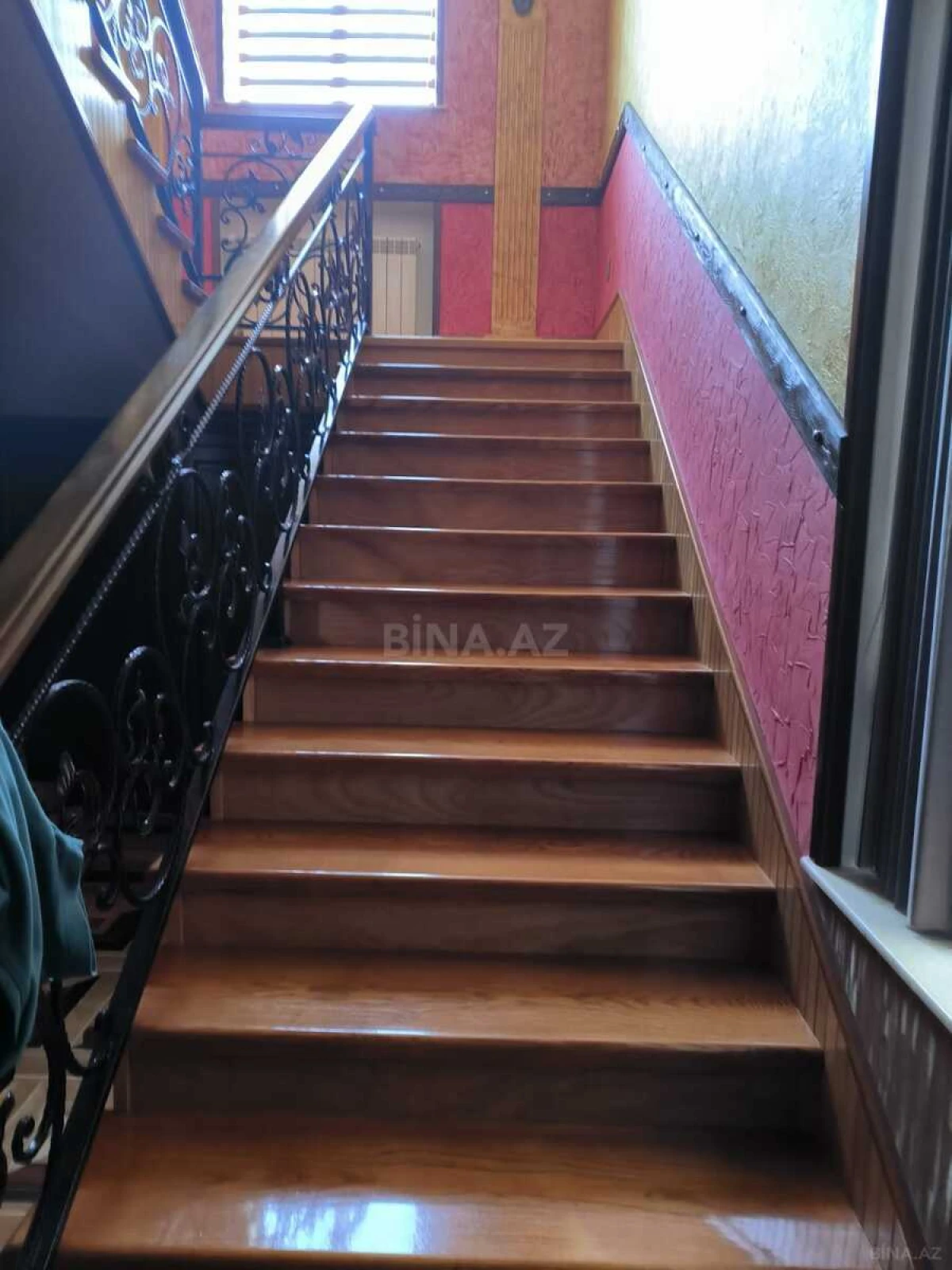 Satılır 6 otaqlı həyət evi 385 m²