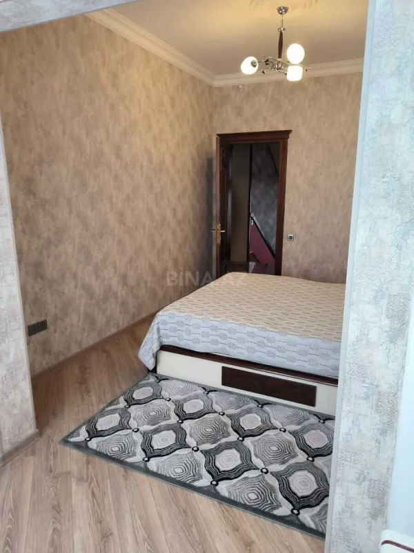 Satılır 6 otaqlı həyət evi 385 m²