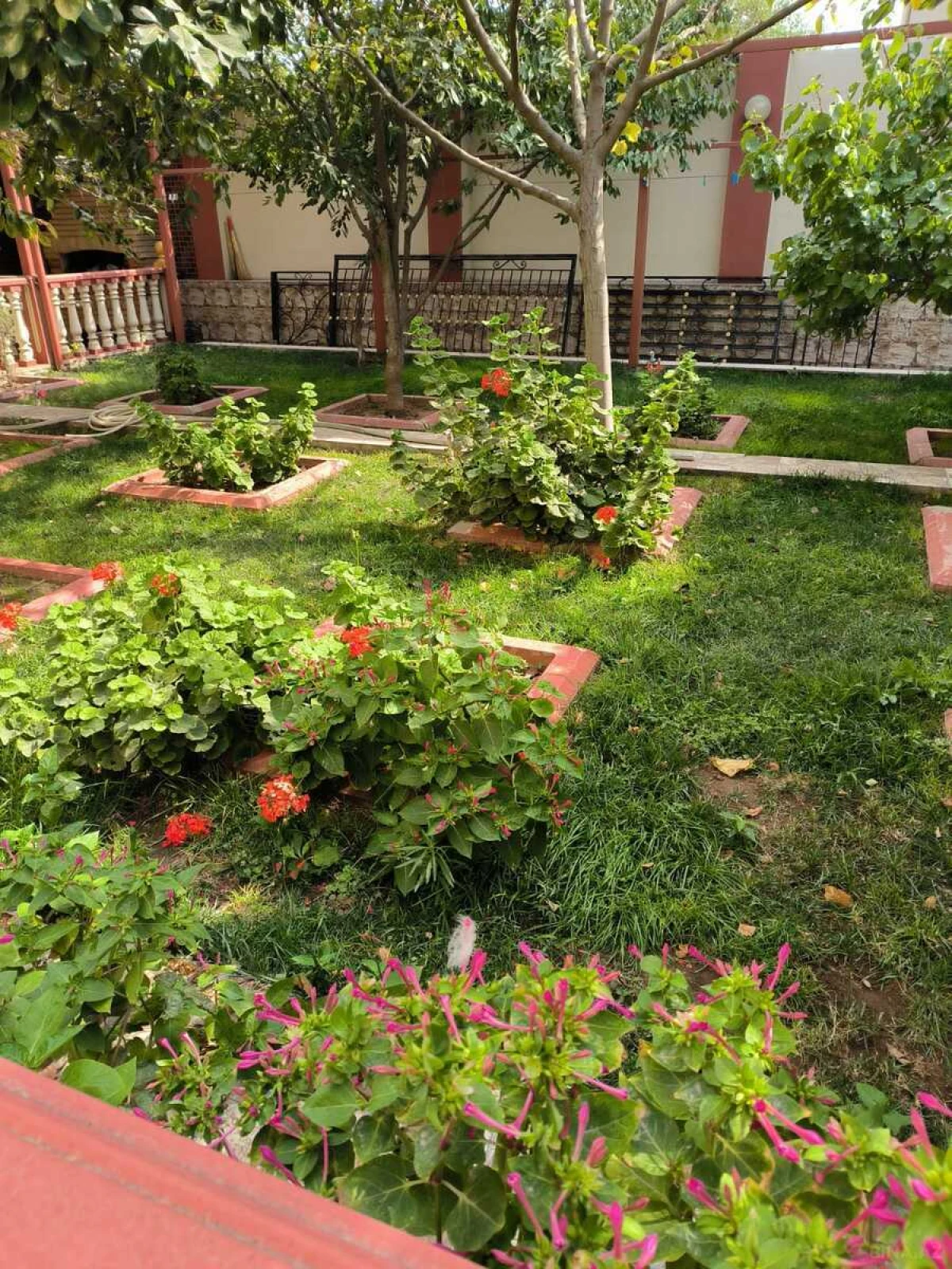 Satılır 6 otaqlı həyət evi 385 m²