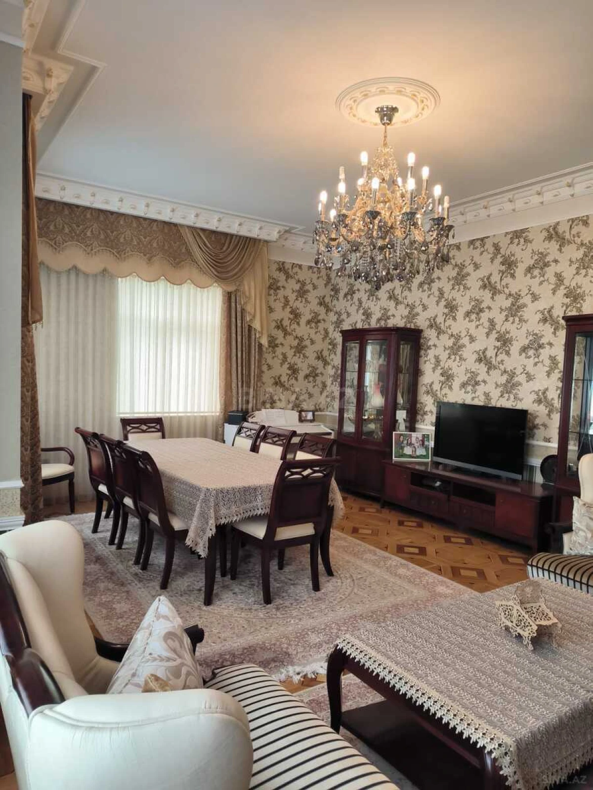 Satılır 6 otaqlı həyət evi 385 m²