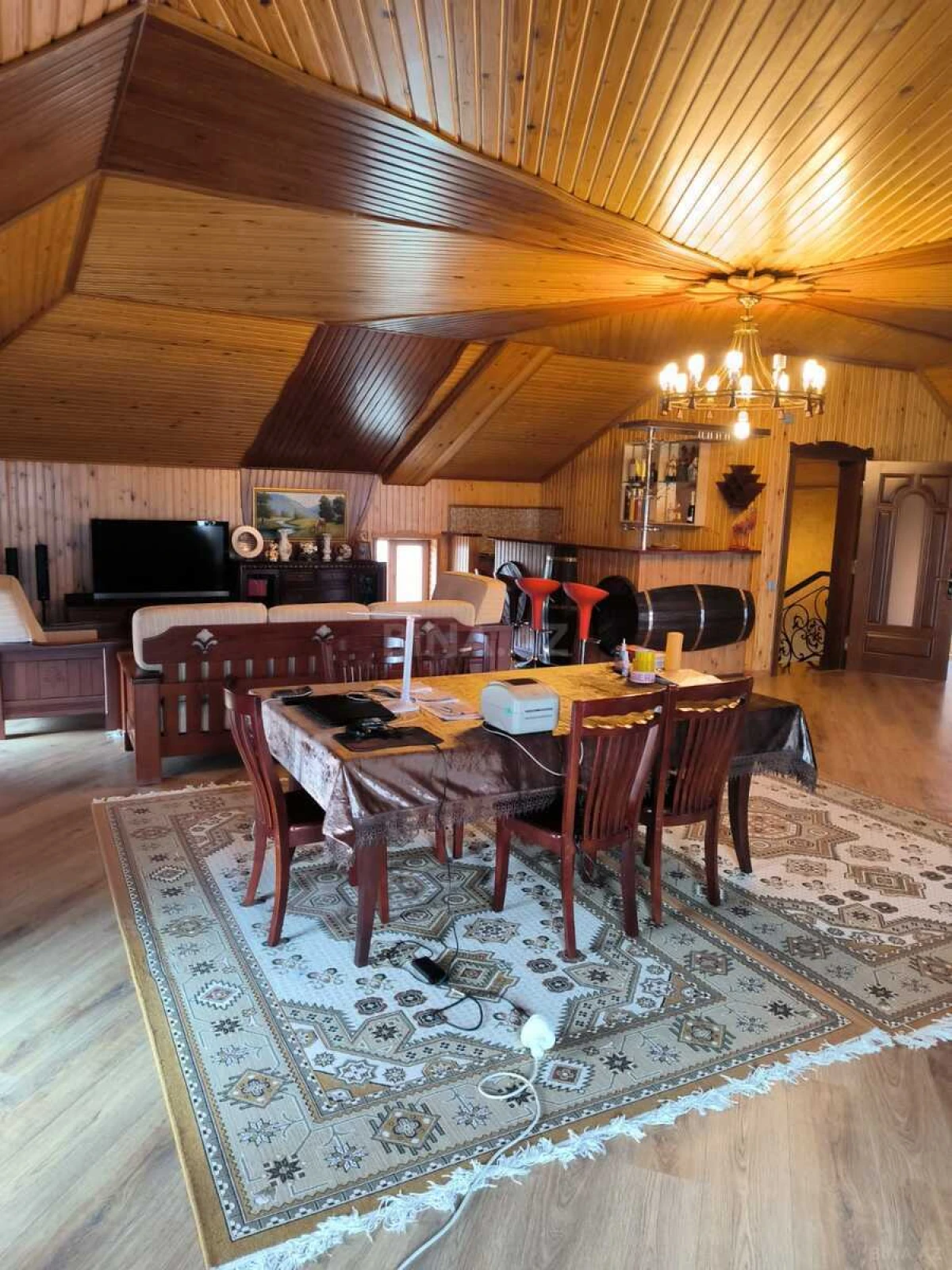 Satılır 6 otaqlı həyət evi 385 m²