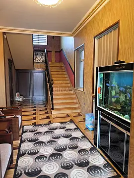 Satılır 6 otaqlı həyət evi 385 m²