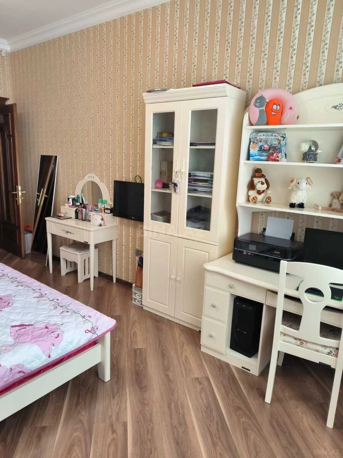 Satılır 6 otaqlı həyət evi 385 m²