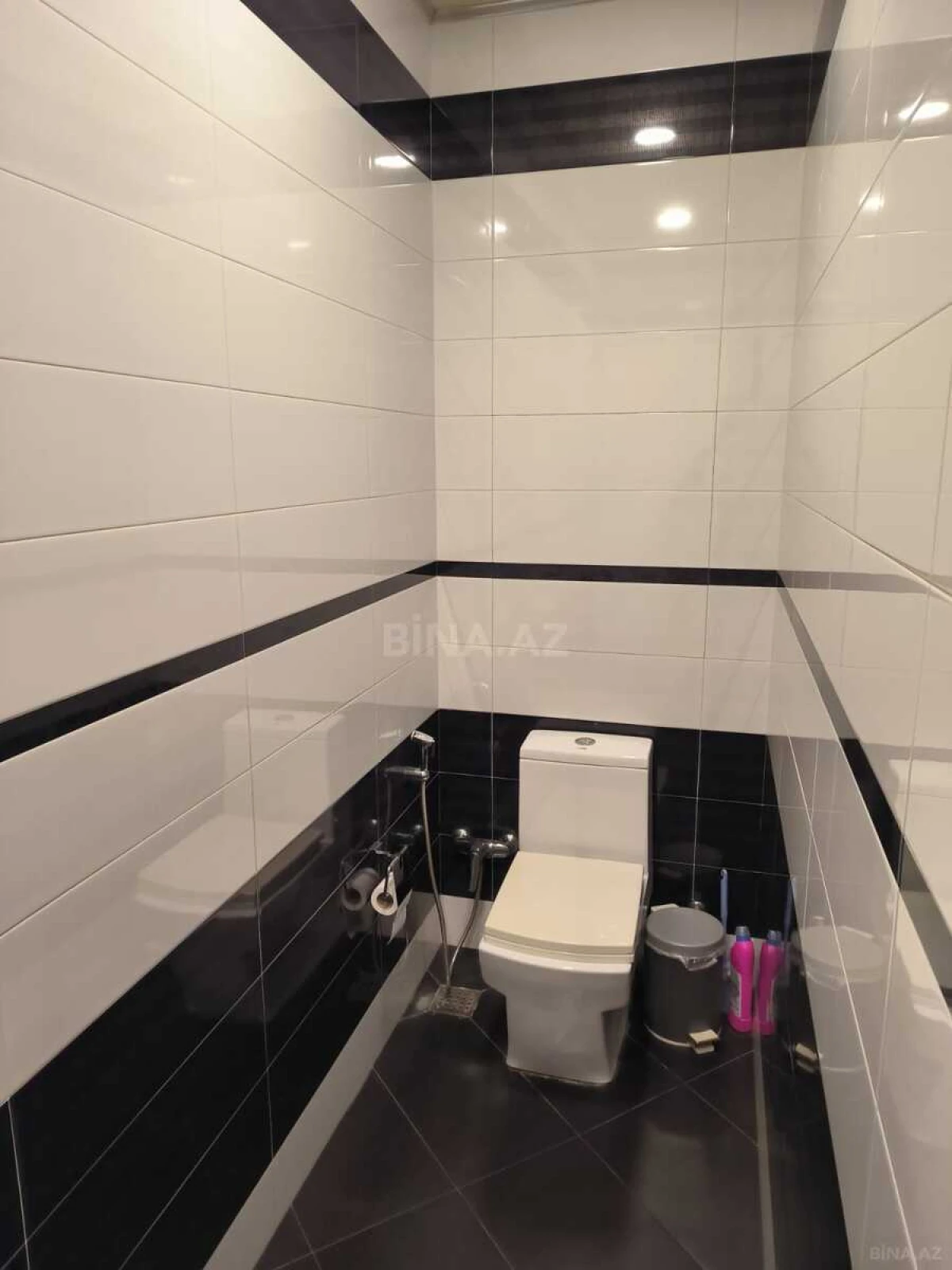 Satılır 6 otaqlı həyət evi 385 m²