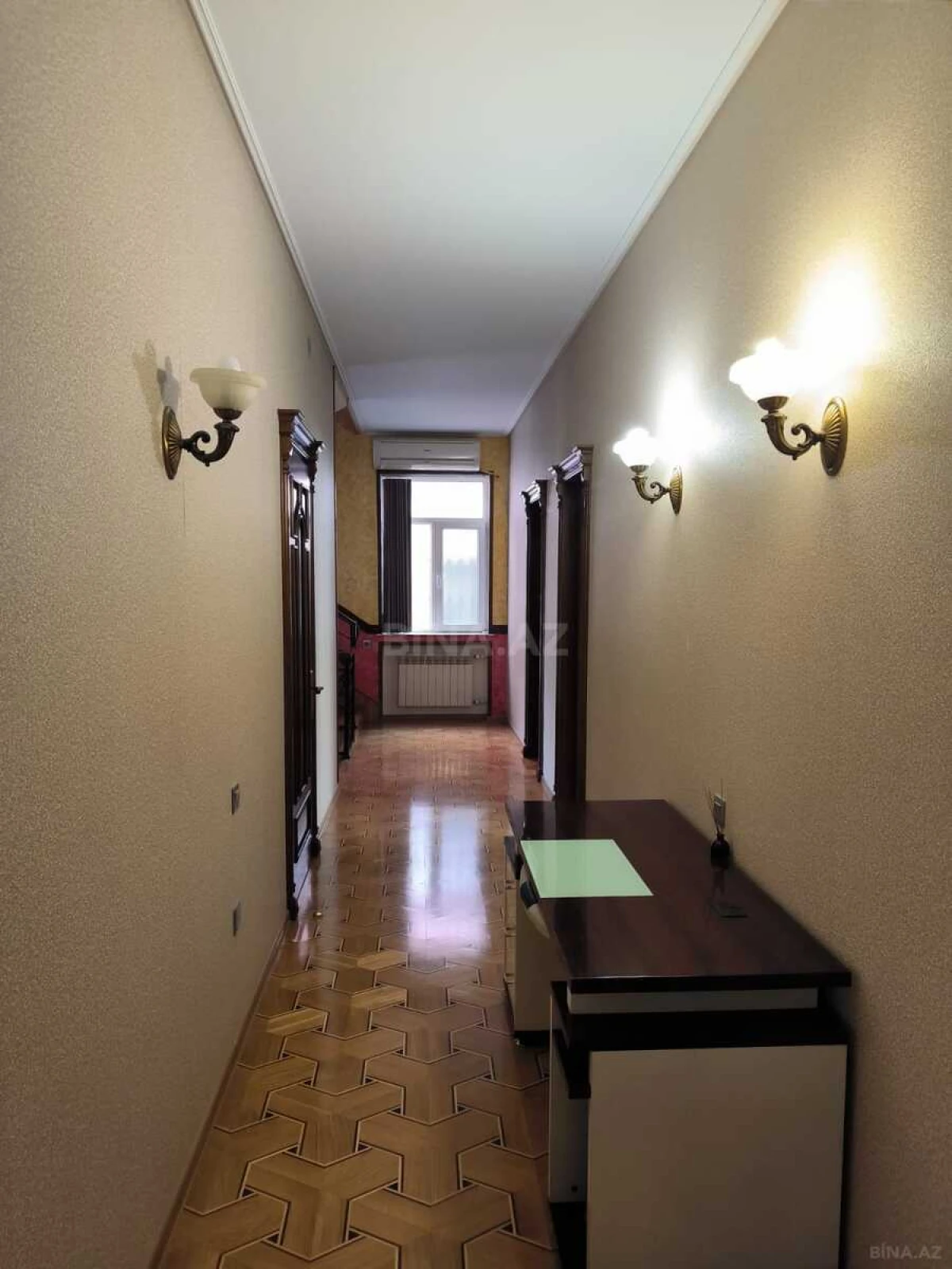 Satılır 6 otaqlı həyət evi 385 m²