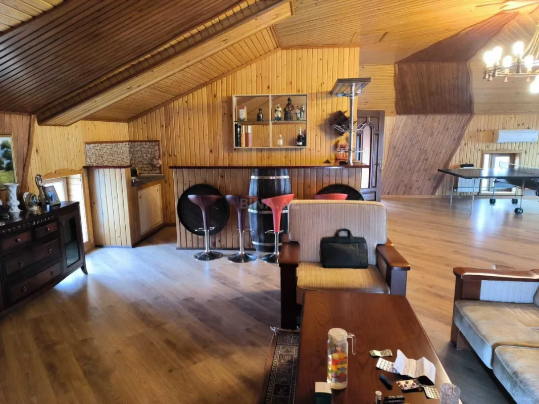 Satılır 6 otaqlı həyət evi 385 m²