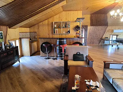 Satılır 6 otaqlı həyət evi 385 m²