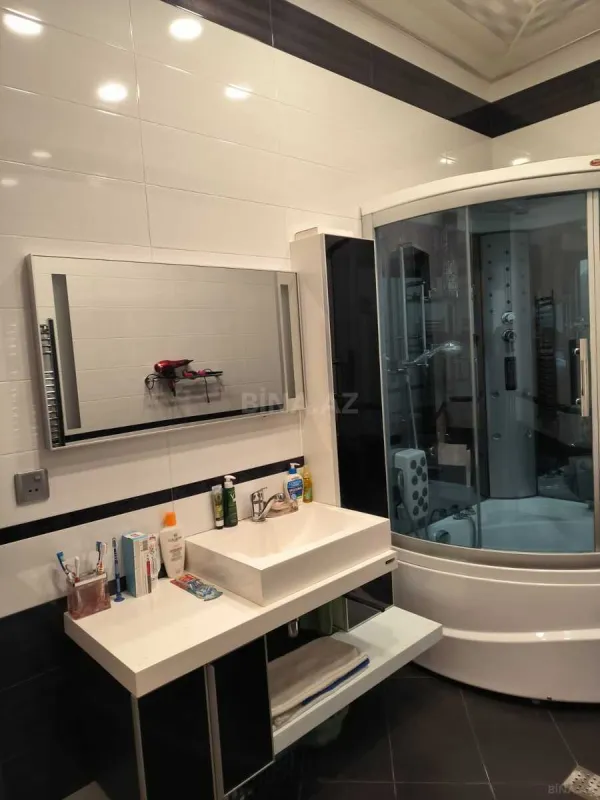 Satılır 6 otaqlı həyət evi 385 m²